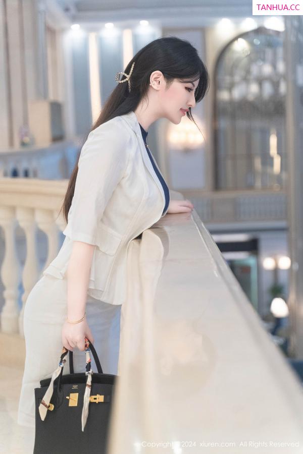 陈诗诗 诗诗 [XiuRen]高清写真图 2024.10.21 No.9319 诗诗kiki 丝袜美臀第9张图片